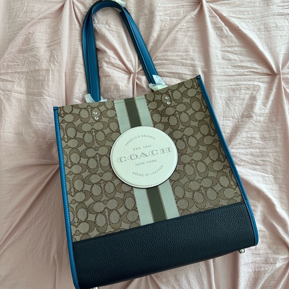 New with tag Large Coach Dempsey tote